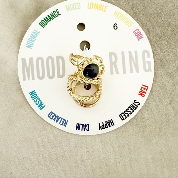 NWT Urban Outfitters Gold Mood Ring Stack, Size 6 - Picture 1 of 3